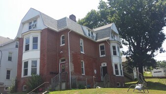 502 E 1st St, Unit 4 in Birdsboro, PA - Building Photo