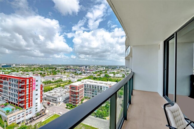 1600 NE 1st Ave, Unit 2012 in Miami, FL - Building Photo - Building Photo