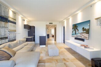 701 Crandon Blvd in Key Biscayne, FL - Building Photo - Building Photo