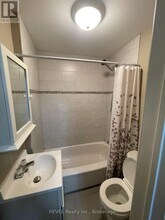 17 Marmora St in St Catharines, ON - Building Photo - Building Photo