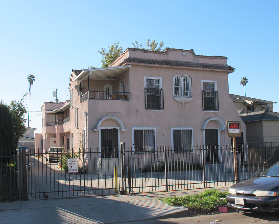 712 W 47th St in Los Angeles, CA - Building Photo