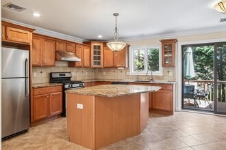 182 Princeton Ln in Palisades Park, NJ - Building Photo - Building Photo