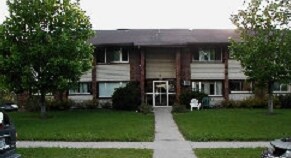 Vogt Drive in West Bend, WI - Foto de edificio - Building Photo