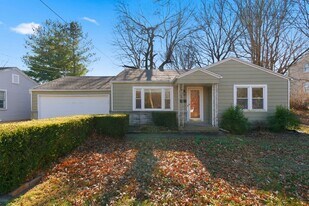 1354 E Walnut St in Springfield, MO - Building Photo