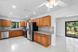 899 NW 7th Dr in Boca Raton, FL - Building Photo - Building Photo