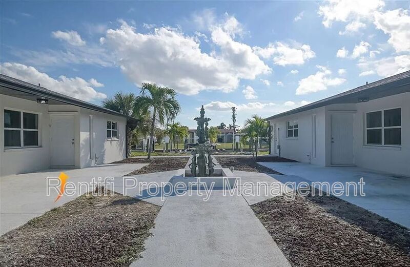1324 Miramar St in Cape Coral, FL - Building Photo