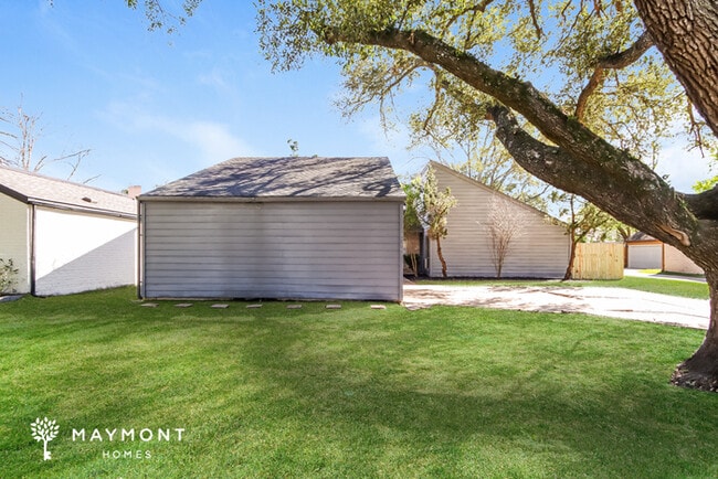 15907 Red Willow Dr in Houston, TX - Building Photo - Building Photo