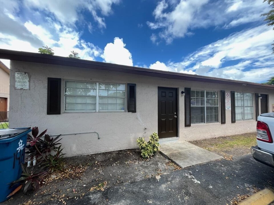 1461 NW 22nd St in Fort Lauderdale, FL - Building Photo