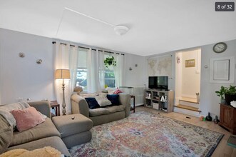 60 State St, Unit 4 in Windsor, VT - Foto de edificio - Building Photo