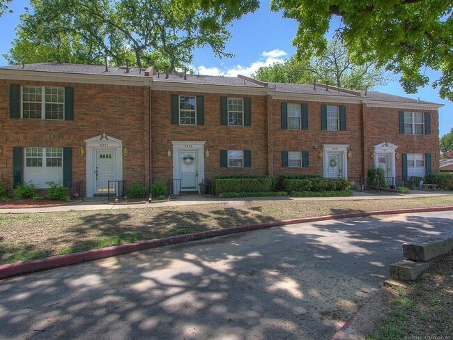 property at 6213 S Yorktown Ave