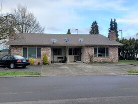 150-152 SE 3rd Ave in Canby, OR - Building Photo