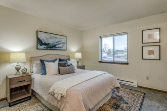 Harbor Ridge Apartments in Port Washington, WI - Building Photo - Interior Photo