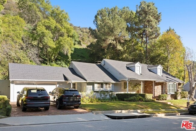 1456 Roscomare Rd in Los Angeles, CA - Building Photo - Building Photo