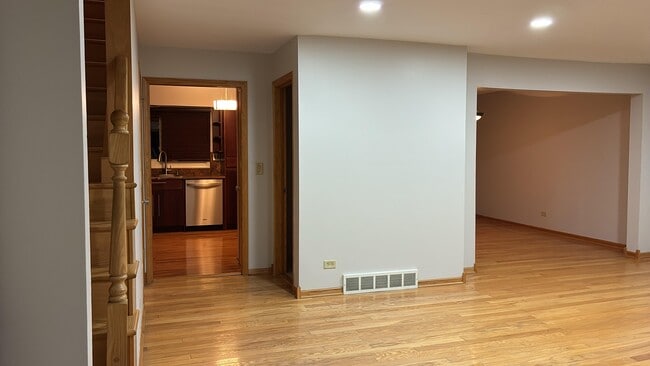 7108 W Niles Ave in Niles, IL - Building Photo - Building Photo