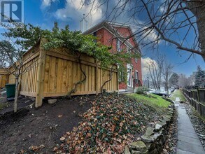 2390 Woodward Ave in Burlington, ON - Building Photo - Building Photo