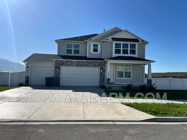 property at 1754 Oakwood Ln