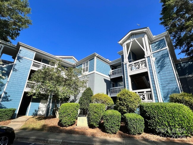 1140 Torrence Cir in Davidson, NC - Building Photo - Building Photo