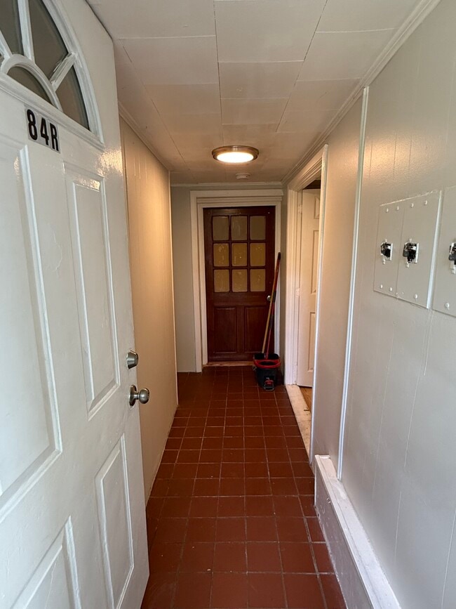 84 Thorndike St, Unit B in Cambridge, MA - Foto de edificio - Building Photo
