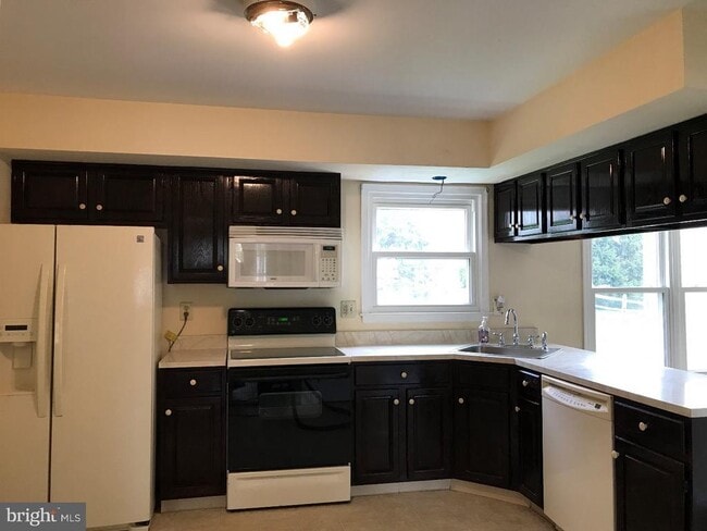 2 Corwen Terrace W in West Chester, PA - Building Photo - Building Photo