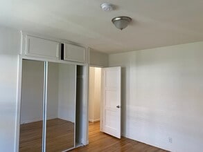 8062 Sepulveda Blvd in Panorama City, CA - Foto de edificio - Building Photo