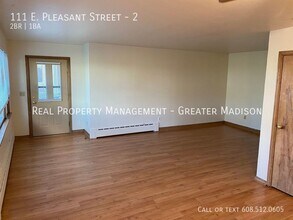 111 E Pleasant St in Portage, WI - Building Photo - Building Photo