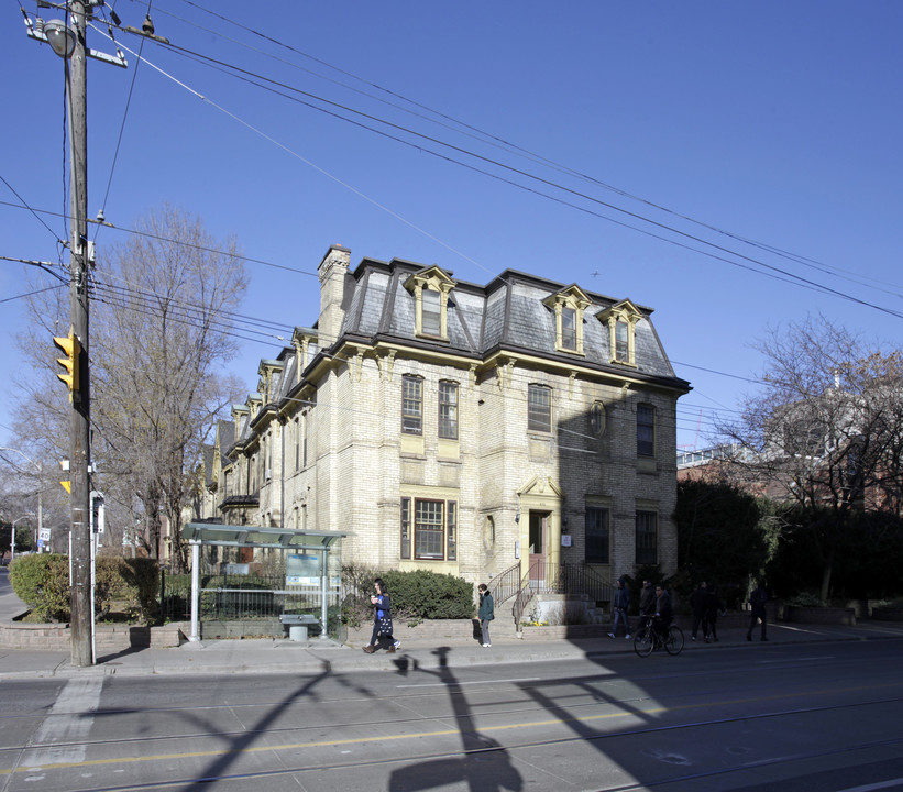 Dundas Beverley in Toronto, ON - Building Photo