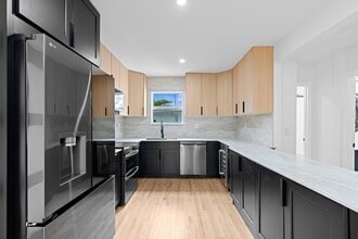 711 NE 8th Ave in Boynton Beach, FL - Building Photo - Building Photo