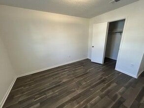 2340 Timbers Dr in Harvey, LA - Building Photo - Building Photo