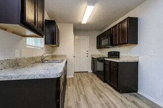2700 Madison Ct in Conroe, TX - Foto de edificio - Building Photo