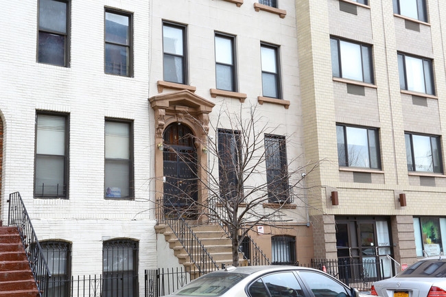 63 E 130th St in New York, NY - Building Photo - Building Photo