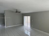 931 NW 132nd Pl in Miami, FL - Foto de edificio - Building Photo