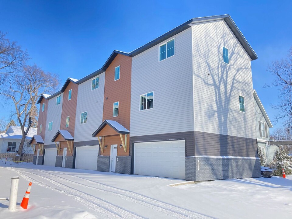 703 10th Ave N in Fargo, ND - Building Photo