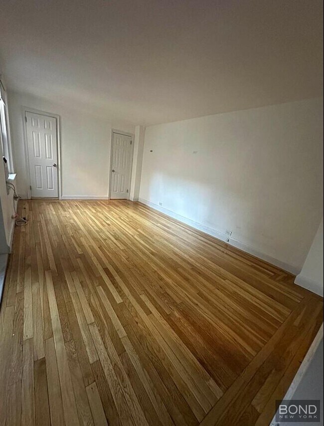 321 E 54th St in New York, NY - Building Photo - Building Photo