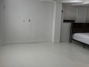 215 W Lake Dr NW in Atlanta, GA - Building Photo - Building Photo