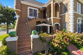 1873 Midvale Ave in Los Angeles, CA - Building Photo - Building Photo