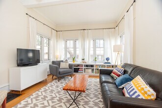 1111 Superior Street, Unit 1 in Oak Park, IL - Foto de edificio - Building Photo