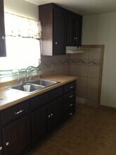 480 West Ave in Gustine, CA - Building Photo - Building Photo