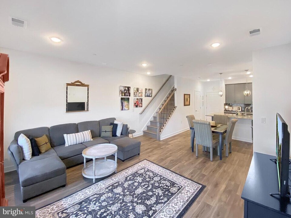 14344 Yesler Ave in Chantilly, VA - Building Photo