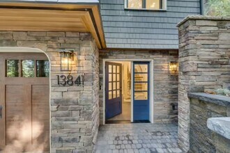 13841 62nd Ave NE in Kirkland, WA - Building Photo - Building Photo