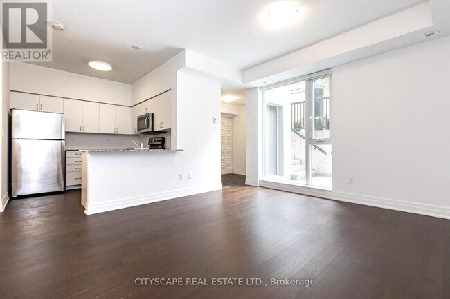 370 Wallace Ave in Toronto, ON - Building Photo - Building Photo