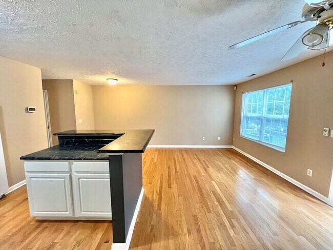 1897 Chaucer Dr in Cincinnati, OH - Building Photo - Building Photo