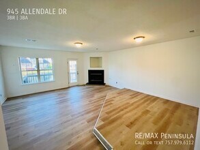 945 Allendale Dr in Hampton, VA - Building Photo - Building Photo
