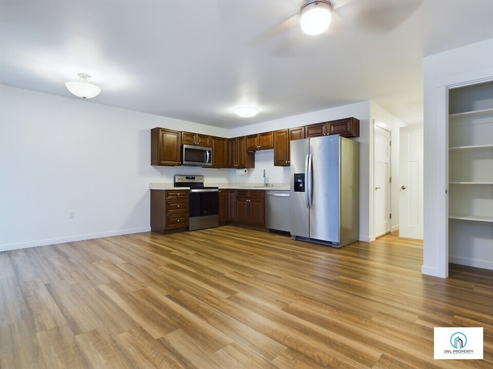 140 Lewis St in North Pole, AK - Building Photo