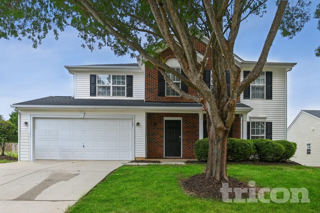 8605 Appledale Dr in Charlotte, NC - Building Photo