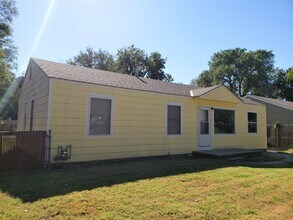 1101 Luther E in Wichita, KS - Building Photo - Building Photo