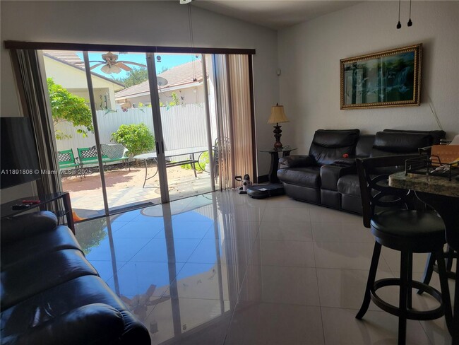 8900 NW 148th Terrace in Miami Lakes, FL - Building Photo - Building Photo