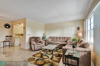 2033 Harwood D in Deerfield Beach, FL - Building Photo - Building Photo