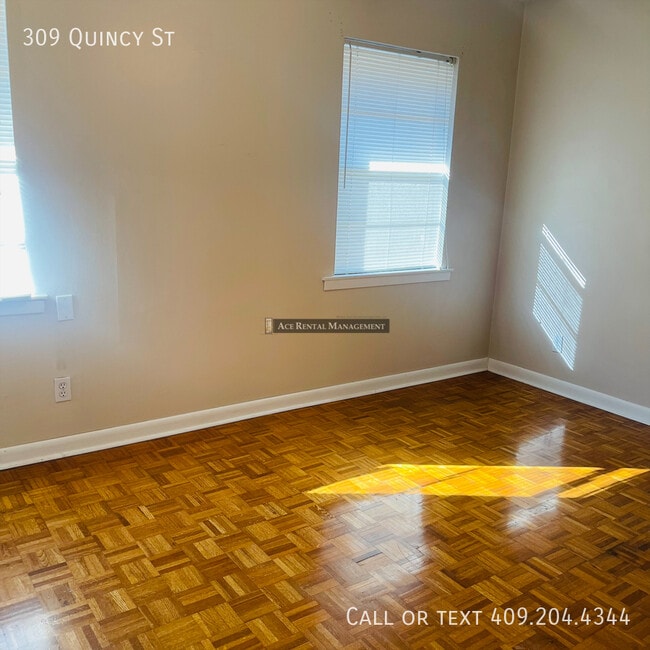 309 Quincy St in West Orange, TX - Building Photo - Building Photo