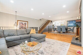 18100 Burbank Blvd in Los Angeles, CA - Building Photo - Building Photo