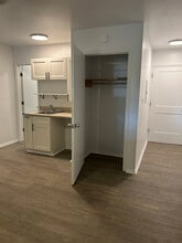 663 N Main St, Unit 103 in Clover, SC - Foto de edificio - Building Photo